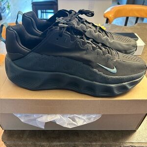 Nike Men’s Ava Rover